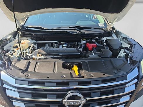 Used 2024 Nissan Rogue S FWD image 19