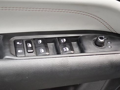 Used 2025 Jeep Compass Limited AWD/4WD image 15