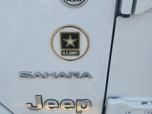 Used 2019 Jeep Wrangler Unlimited Sahara AWD/4WD image 7