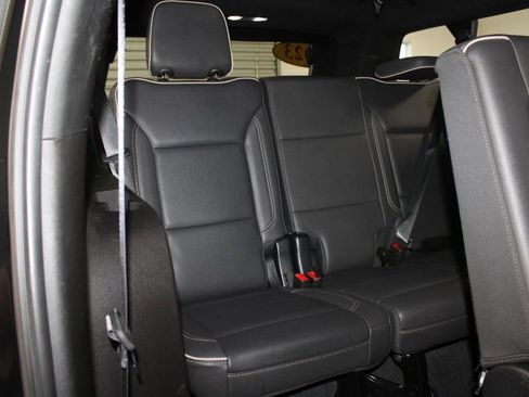 Used 2023 GMC Yukon XL SLT image 37