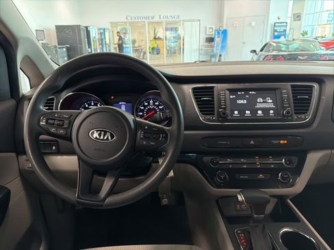Used 2020 Kia Sedona L image 24