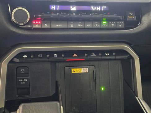 Used 2022 Toyota Tundra Limited image 43