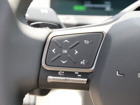 New 2026 Lexus ES 350e FWD image 18