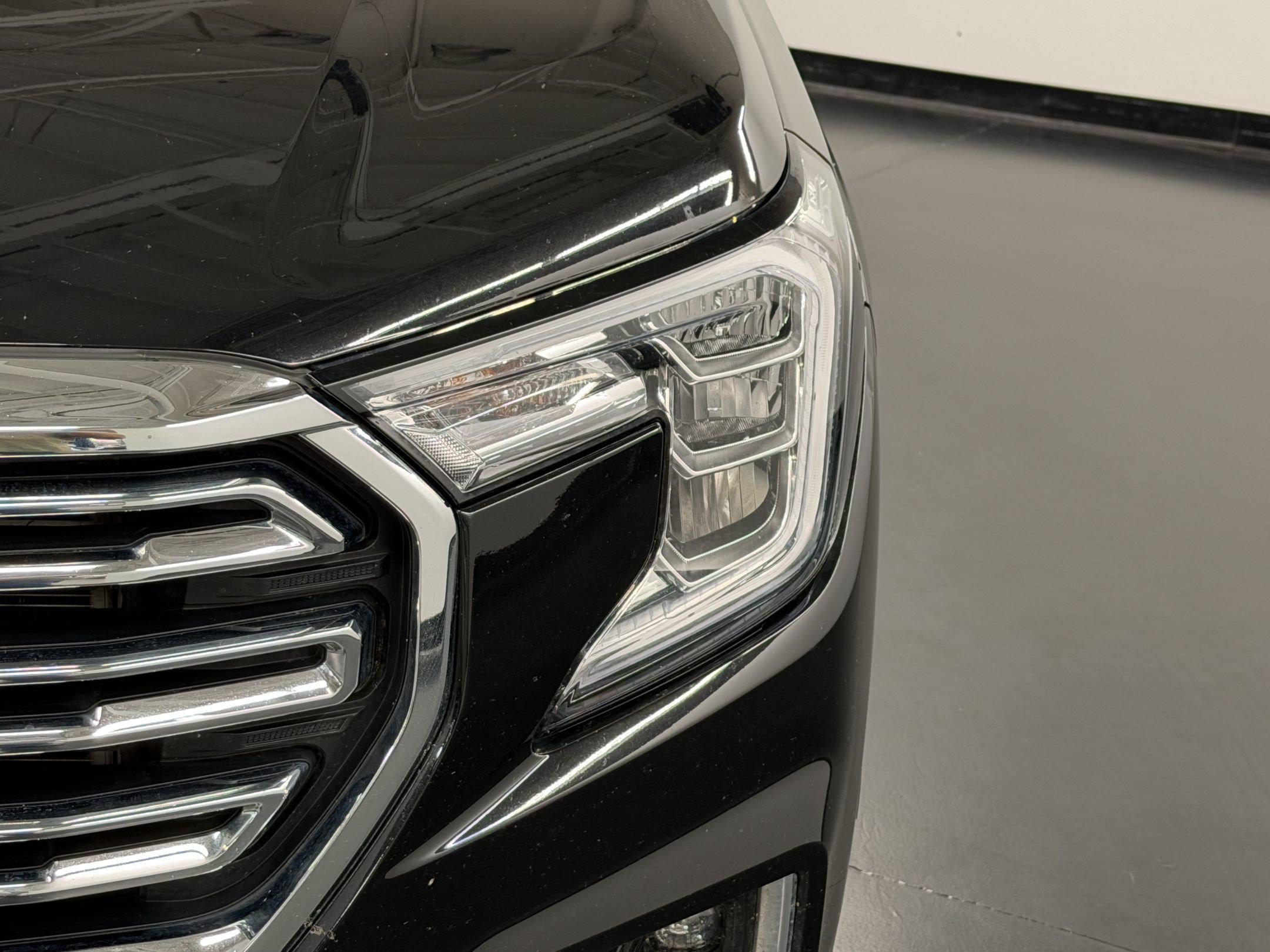 Used 2024 GMC Terrain SLT AWD/4WD image 12
