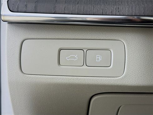 New 2026 Volvo XC90 T8 Ultra w/ Protection Package Premier image 10