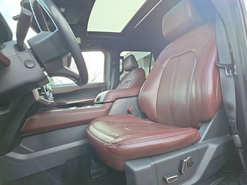 Used 2022 Ford Expedition Limited image 8