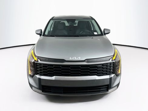Used 2026 Kia Sportage LX FWD image 2
