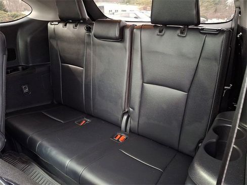 Used 2024 Toyota Highlander Platinum image 11