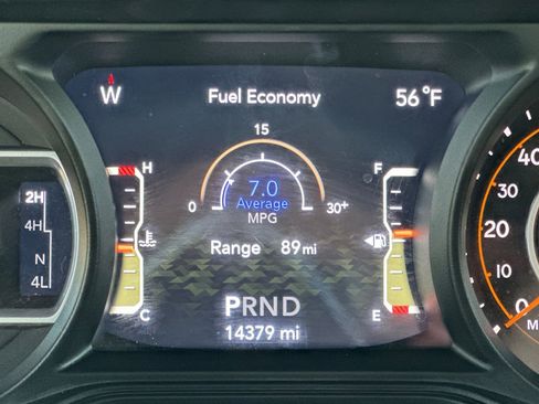 Used 2025 Jeep Wrangler Sahara image 25