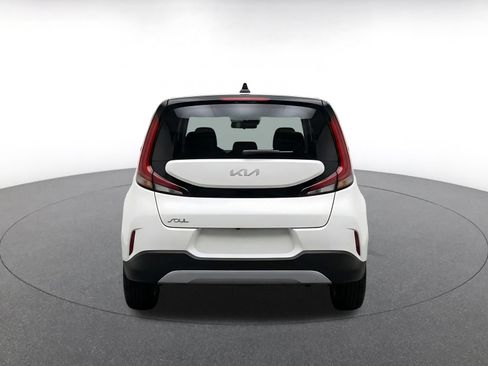 Used 2025 Kia Soul LX w/ LX Technology Package FWD image 9