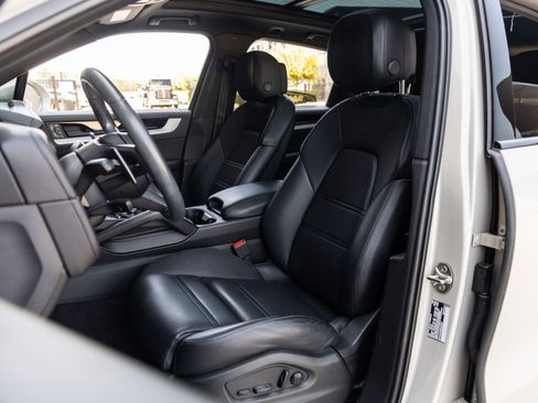 Certified 2024 Porsche Cayenne S image 5