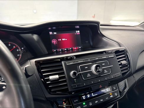 Used 2016 Honda Accord Sport image 9