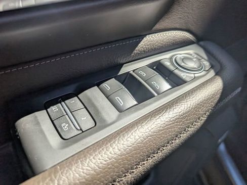 Used 2021 GMC Yukon XL Denali w/ LPO, Illumination Package image 16