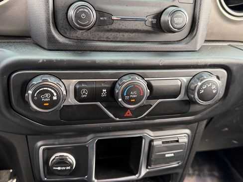 Used 2019 Jeep Wrangler Unlimited Sport AWD/4WD image 23