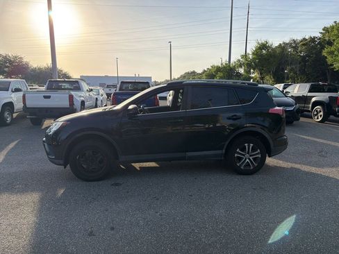 Used 2017 Toyota RAV4 LE FWD image 2