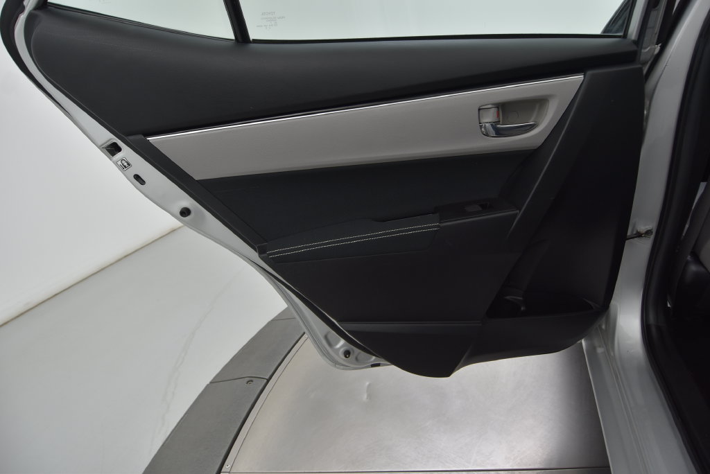 Used 2018 Toyota Corolla LE FWD image 29
