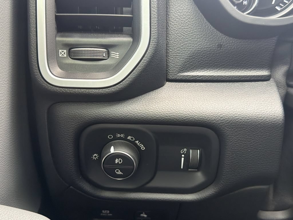 Used 2022 RAM 1500 Big Horn AWD/4WD image 27