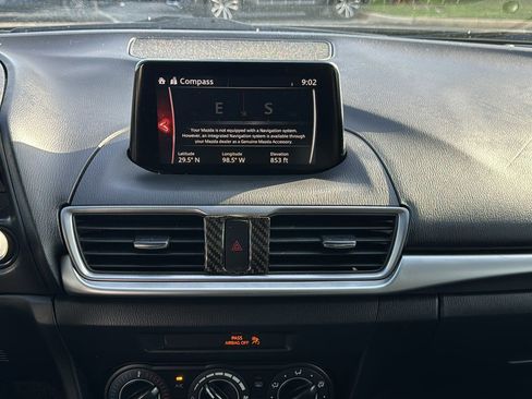 Used 2018 MAZDA MAZDA3 Sport w/ Preferred Equipment Package FWD image 31