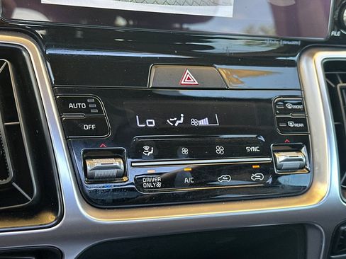 Used 2022 Kia Sorento EX w/ Panoramic Sunroof Package AWD/4WD image 24