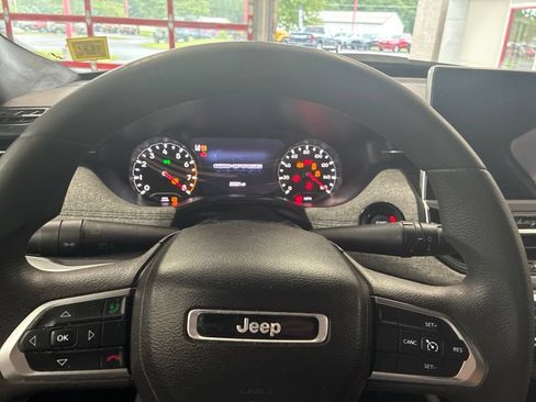 Used 2024 Jeep Compass Sport AWD/4WD image 30