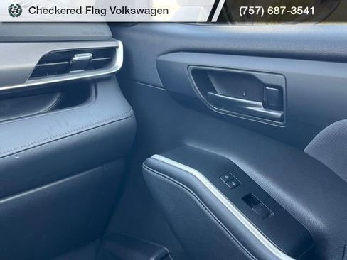 Used 2023 Toyota Highlander LE image 29