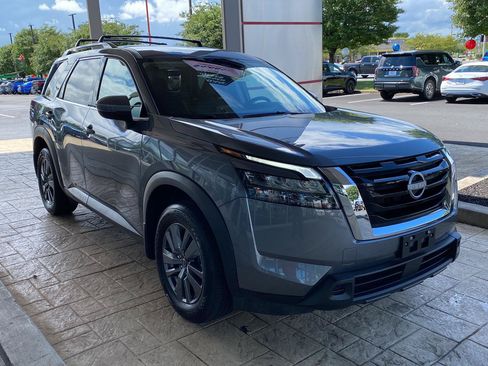 Certified 2025 Nissan Pathfinder SV AWD/4WD image 3