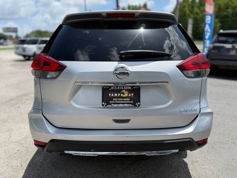 Used 2018 Nissan Rogue SV image 5