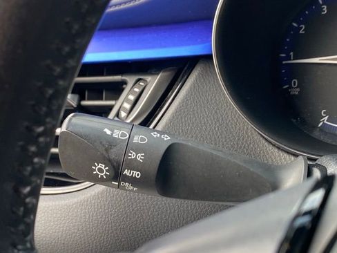 Used 2022 Toyota C-HR XLE image 43