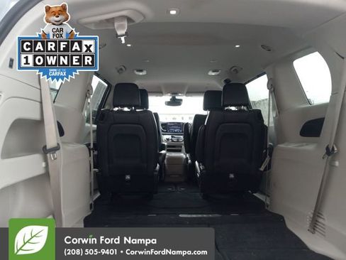 Used 2024 Chrysler Pacifica Touring-L image 27