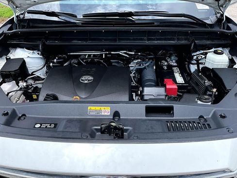 Used 2021 Toyota Highlander Platinum FWD image 32
