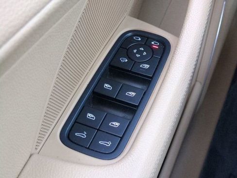 Used 2022 Porsche Panamera image 23