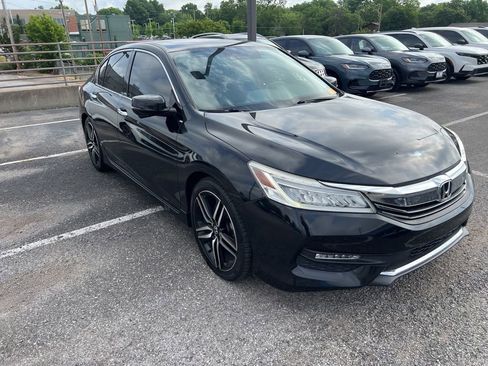 Used 2017 Honda Accord Touring image 3