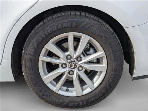 Used 2025 Toyota Camry LE image 3