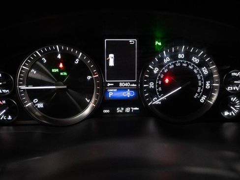 Used 2019 Lexus LX 570 4WD w/ Luxury Package image 23