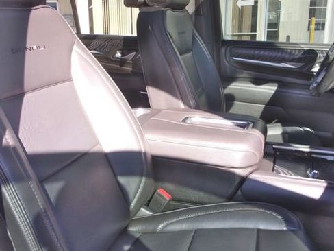 Used 2024 GMC Yukon Denali w/ Advanced Technology Package image 43