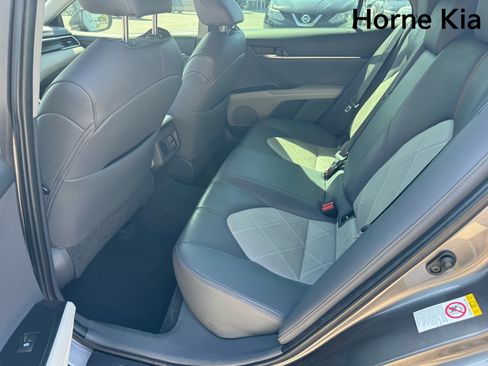Used 2018 Toyota Camry XLE FWD image 13