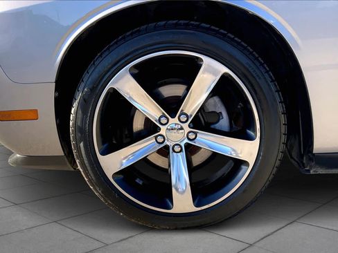 Used 2014 Dodge Challenger SXT image 8