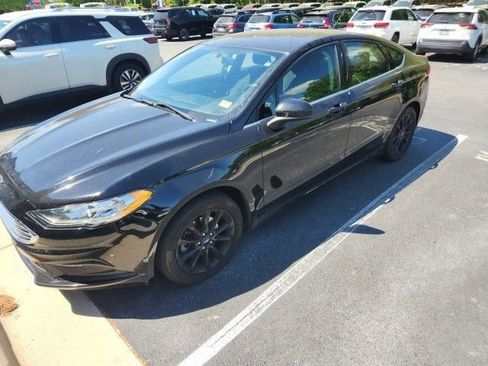 Used 2017 Ford Fusion SE w/ Fusion SE Technology Package FWD image 15