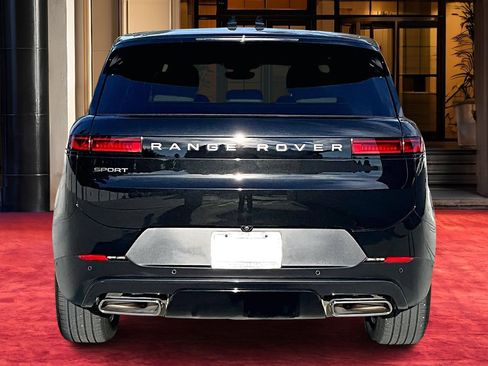 Used 2025 Land Rover Range Rover Sport image 3