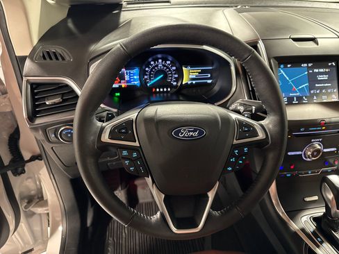 Used 2018 Ford Edge Titanium w/ Equipment Group 302A AWD/4WD image 19