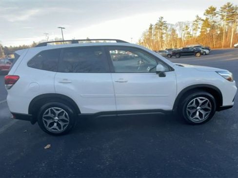 Used 2021 Subaru Forester Premium image 9