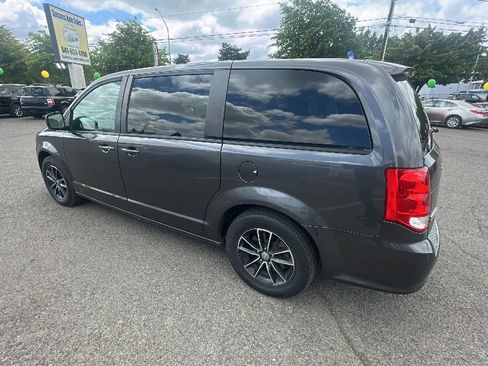 Used 2018 Dodge Grand Caravan SE image 5