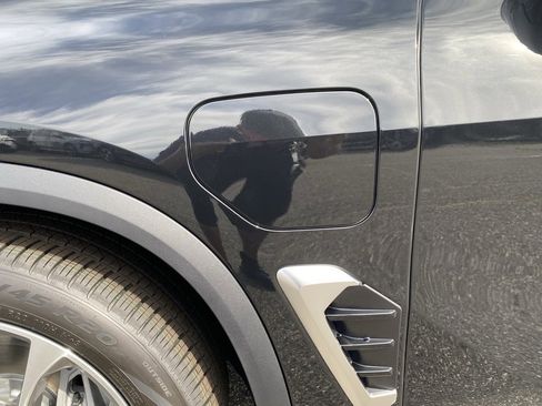 New 2026 BMW X5 xDrive50e image 13