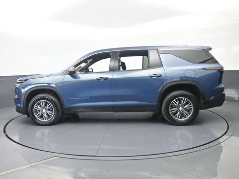 Used 2024 Chevrolet Traverse LS FWD image 3