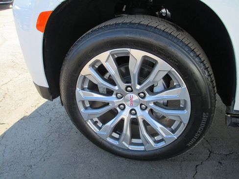 Used 2023 GMC Yukon Denali image 13