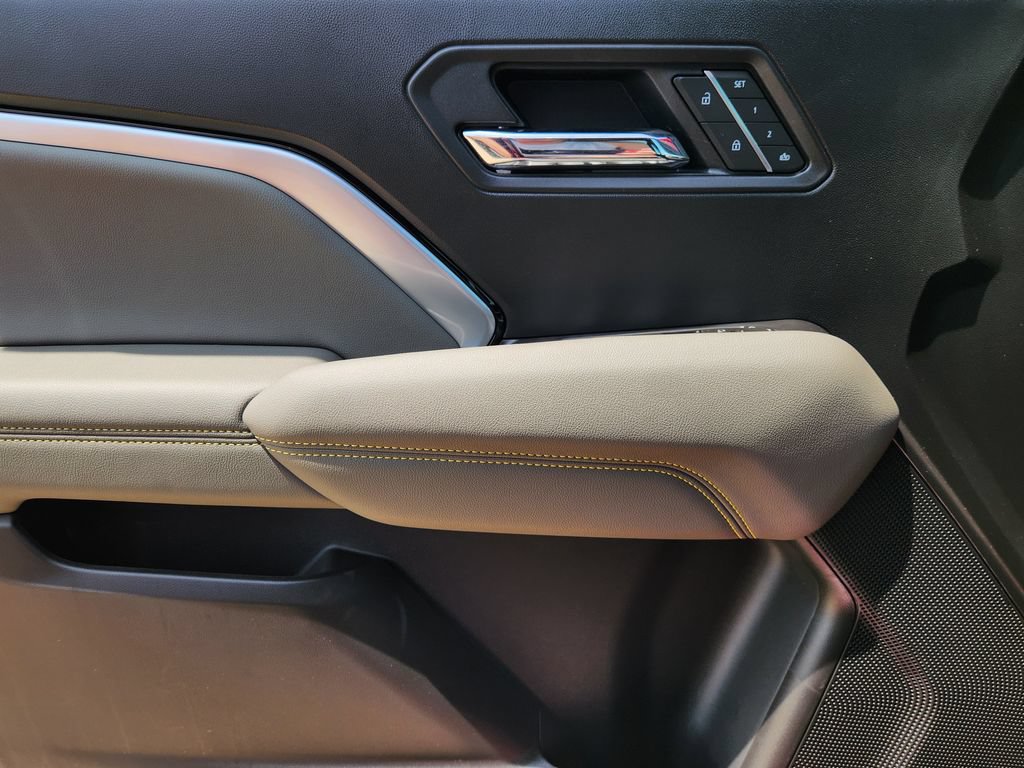 New 2026 Chevrolet Colorado ZR2 w/ Technology Package AWD/4WD image 16