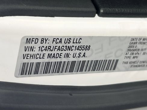 Used 2022 Jeep Grand Cherokee Laredo X image 32