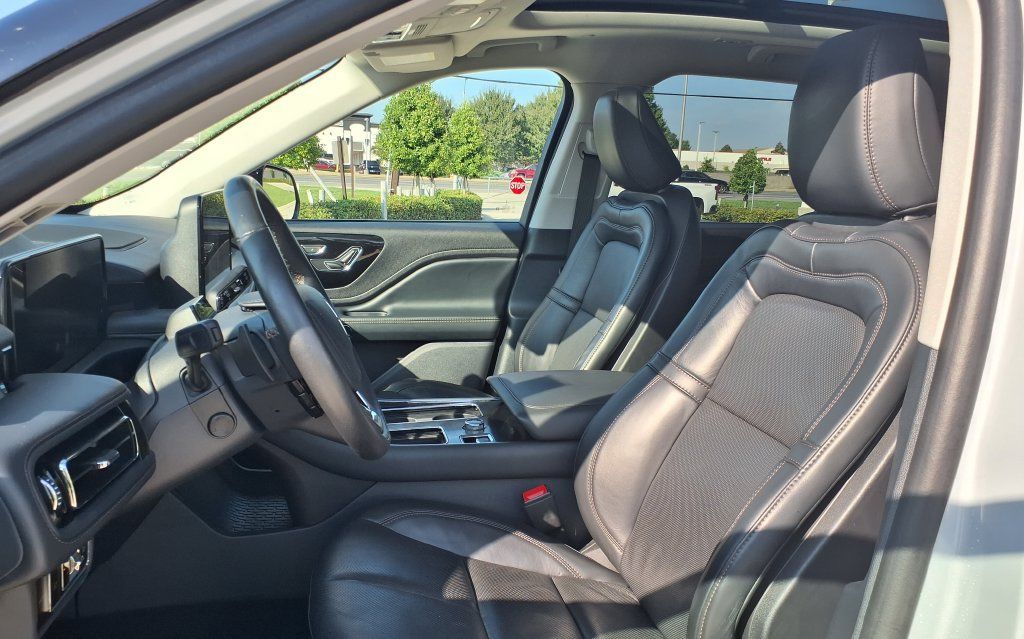 Used 2025 Lincoln Aviator Reserve RWD image 14