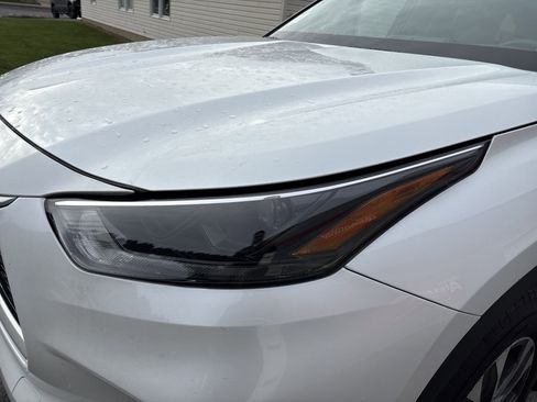 Used 2022 Toyota Highlander XLE image 11