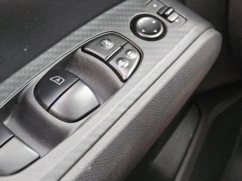 Used 2025 Nissan Altima 2.5 SV FWD image 17